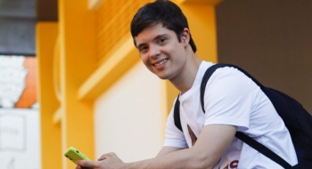 O estudante goiano João Vitor de Paiva Bittencourt foi apontado pelo Instituto Manodown como um dos cinco mais importantes influenciadores digitais com deficiência no Brasil